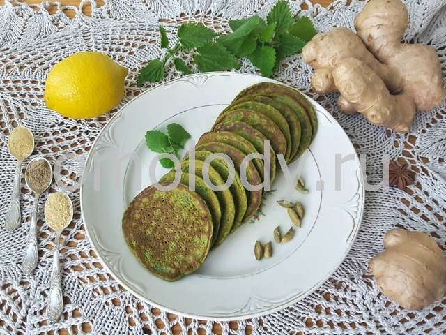 Зеленые оладьи из крапивы на кефире