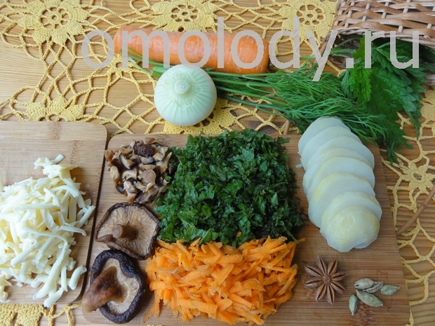 Запеканка с крапивой, морковью, картофелем и грибами