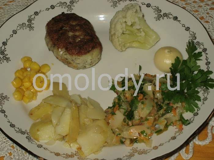 Rissoles are served with various vegetables