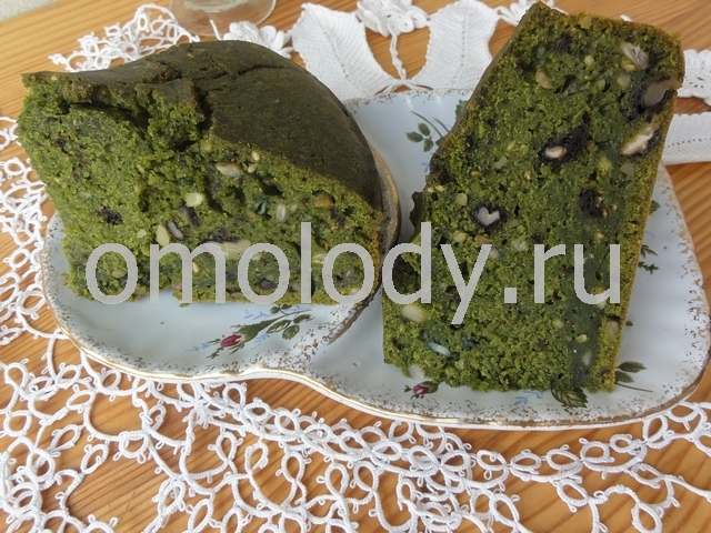 зеленый кекс с листьями яснотки