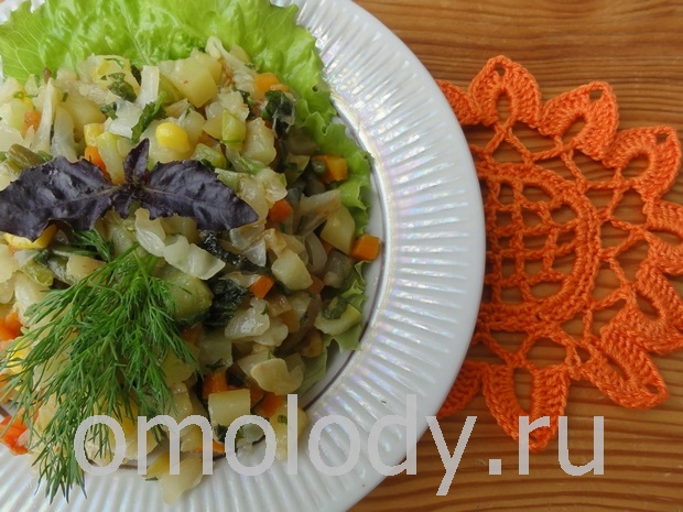 Овощное рагу, тушеные овощи с лебедой, мокрицей и грибами