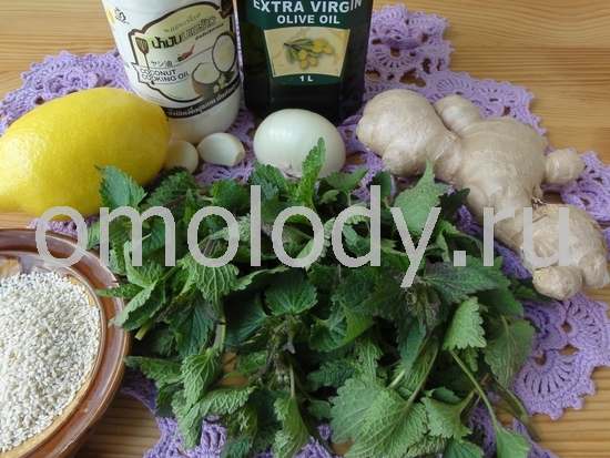 Салат из яснотки с соком лимона и имбирем