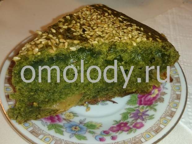 зеленый кекс с добавлением крапивы в тесто